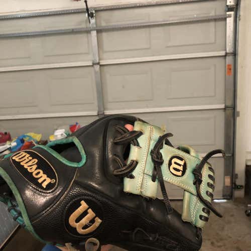 A2000 Baseball Glove