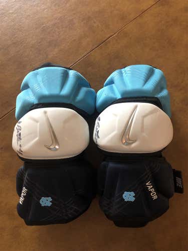 UNC VAPOR ARM PAD (SIGNED BY JIMMY BITTER)
