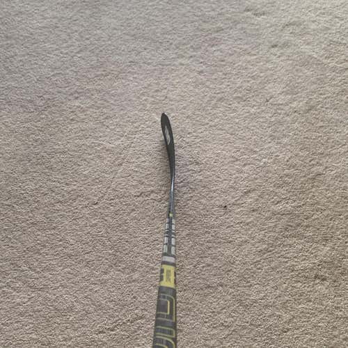 Supreme 2s Hockey Stick Righty Mid Intermediate OPEN TO TRADES