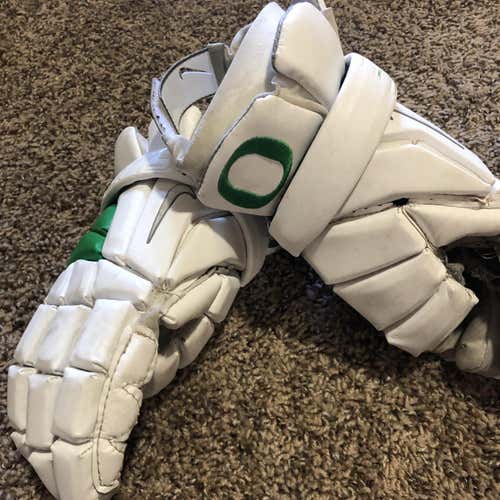 University Of OregonVapor Elite Lacrosse Gloves: No Trades