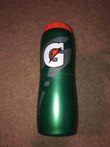 Gatorade Sports 32oz Squirt Water Bottle Used