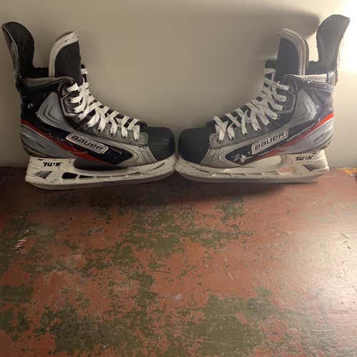 [PRO STOCK] Boston College Eagles Bauer Vapor APX Skates W/ Custom Tongues