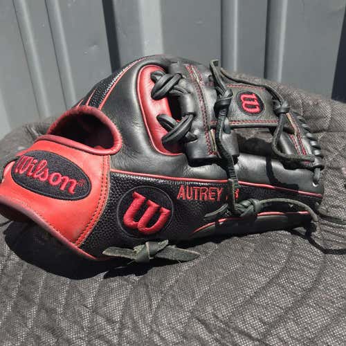 A2000 1786 Baseball Glove