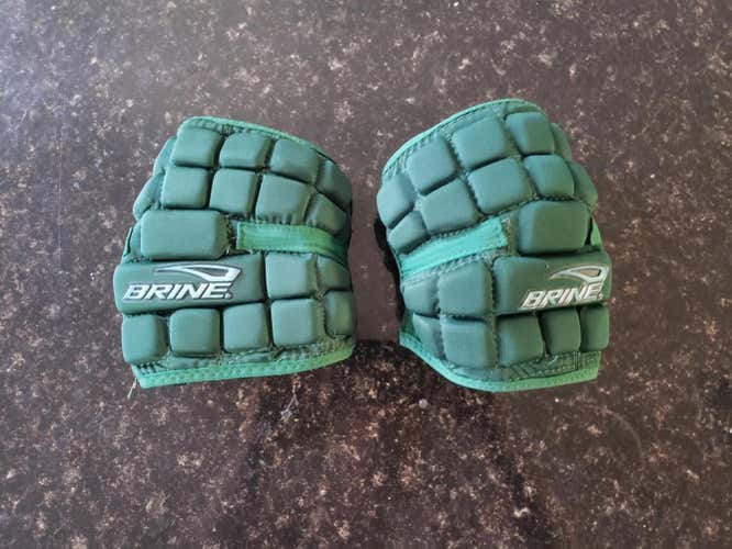 Brine lo-pro elbow pads