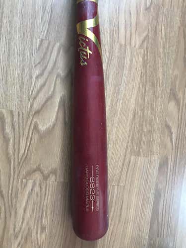 Victus hard glossed maple