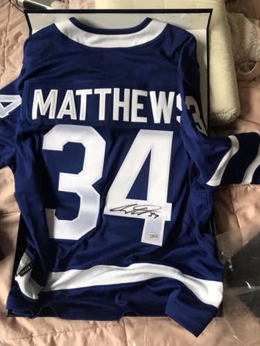Auston Matthews Toronto maple leafs signed jersey