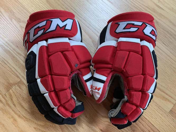 Red CCM U12 Gloves Senior 14"