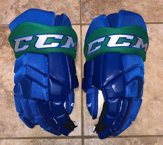 Pro Stock 14” CCM Tacks Hockey Gloves Swift Current Broncos