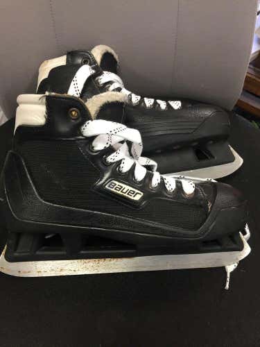 Boys Junior Size 4 Bauer Ice Hockey Goalie Skates.