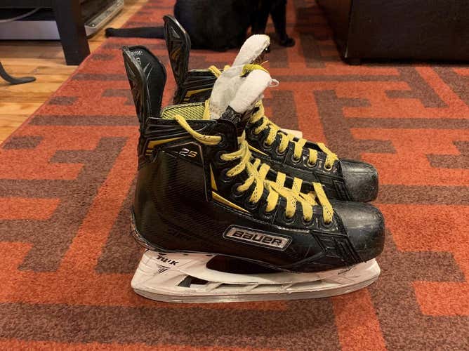 Supreme 2S Hockey Skates Junior Size 5.5