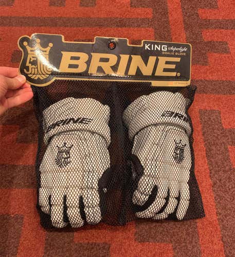 New King Superlight Goalie Gloves