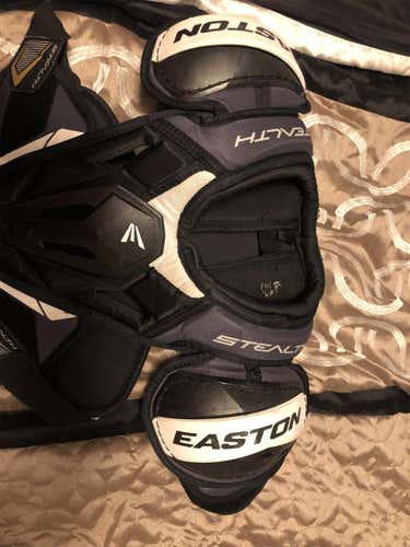 Easton Shoulder Pads Junior