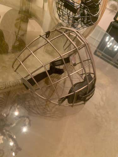 Bauer Re-Akt Titanium Cage Medium