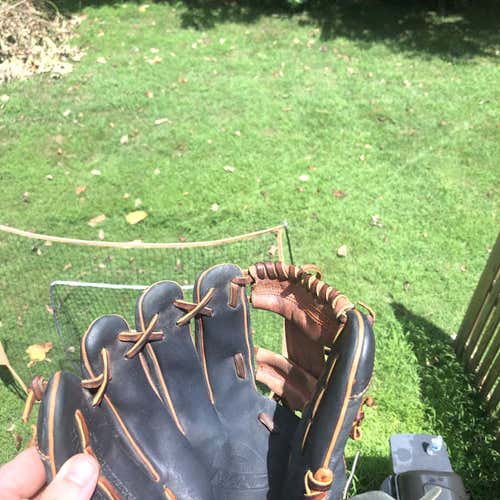 Mako Baseball Glove