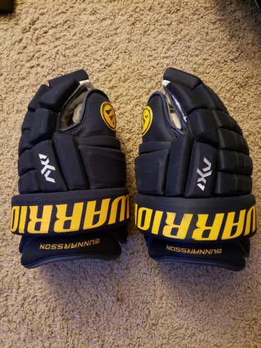 13" Warrior AX1 pro Gloves Senior Pro Stock Gunnarsson St. Louis Blues