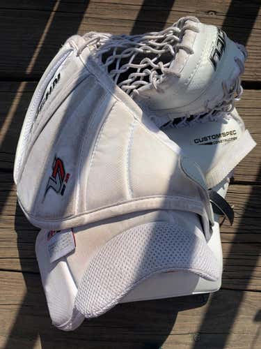 Vaughn Velocity V7 Goalie Glove  Junior