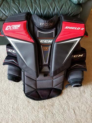 CCM Extreme flex shield 2 Goalie Chest Protector Senior Large