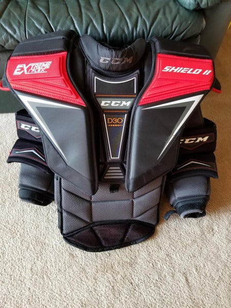 CCM Extreme flex shield 2 Goalie Chest Protector Senior Large