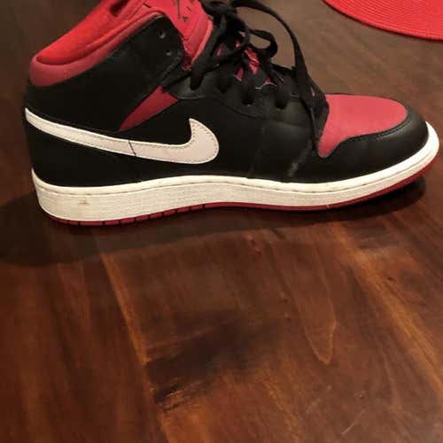 Air Jordan 1 Mid BG Size 7 554725-020