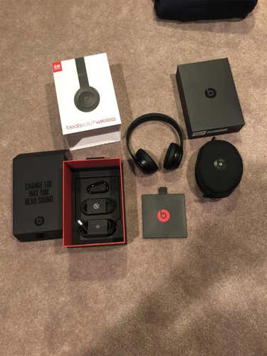 Beats Solo3 Wireless Like New