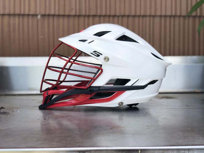 White Cascade S Helmet Adult (EXCELLENT CONDITION)