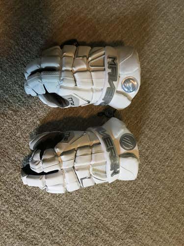 *Brand New* Maverik M4 Lacrosse Gloves