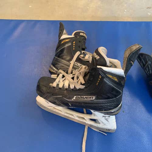 4 Pairs Of Bauer Skates And Vh