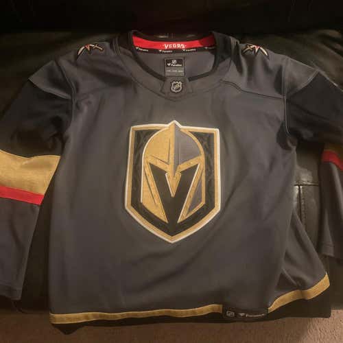 NWT Vegas Golden Knights Fanatics Jersey L/XL