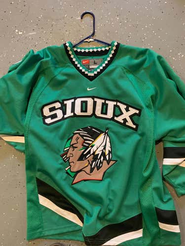 Brand New Green North Dakota Fighting Sioux Nike Game Jersey Adult L