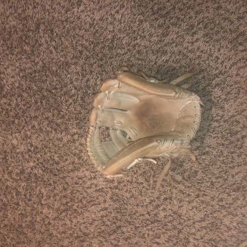 200 Series Baseball Glove Adult