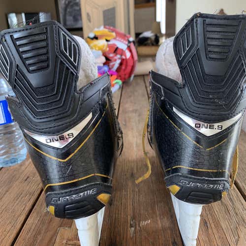 Supreme One.9 Hockey Skates Junior Size 1.5