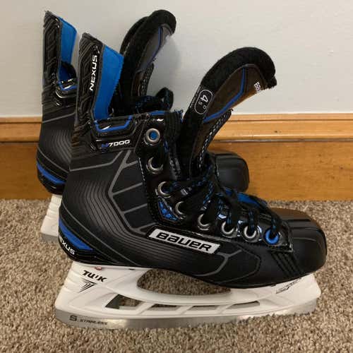 New Nexus 7000 Hockey Skates Junior Size 4.5