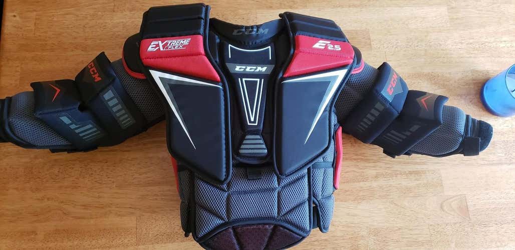 CCM Extreme Flex Shield E2.5 Junior Chest & Arm Protector Small/Medium