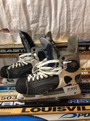 CCM 852 Super Tacks - Hockey Skates Senior Size 9