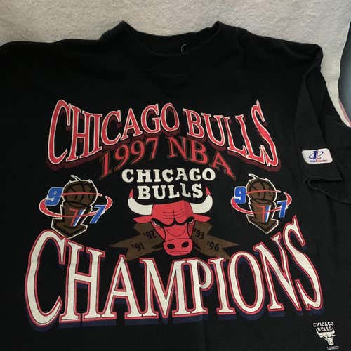 Vintage Logo Athletics 1997 Bulls T-shirt