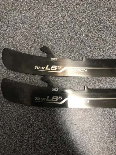New Bauer LS5 Black Runners Steel 263