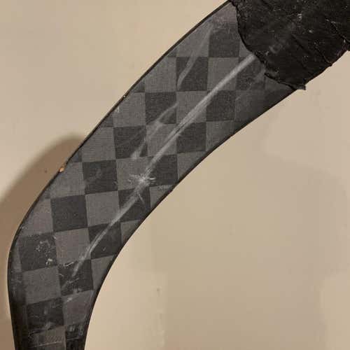Damaged Blade Vapor ADV Hockey Stick Righty Mid Senior