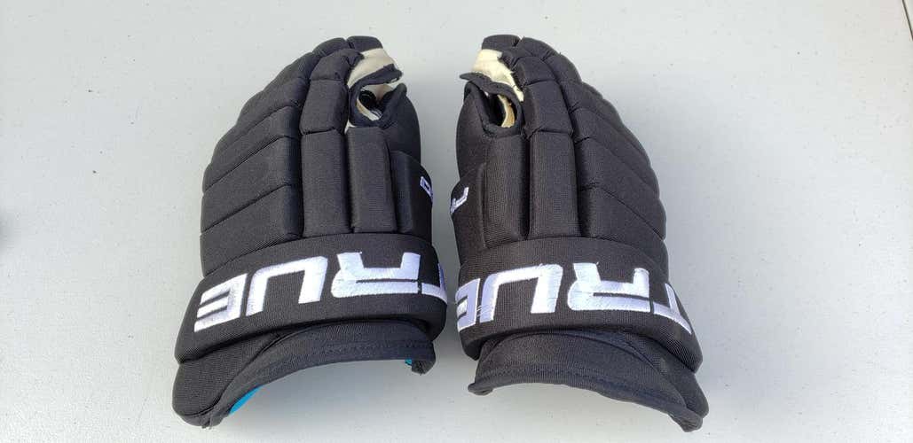 New True A4.5 Gloves Senior