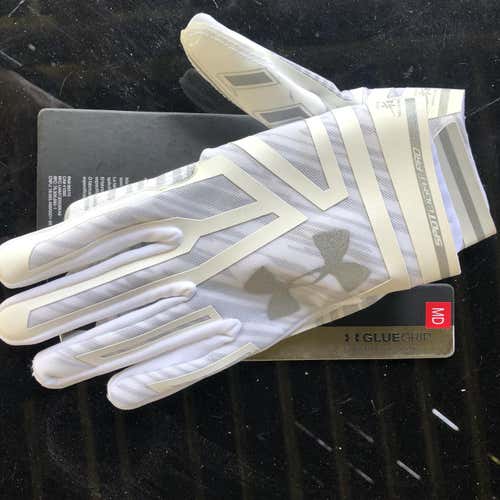 New UA spotlight Pro Gloves Size Medium