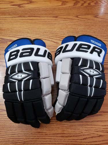 New Bauer Nexus Gloves Senior