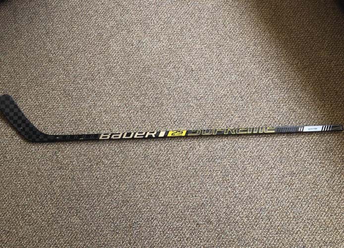 Supreme 2S Pro Hockey Stick Righty Mid Senior