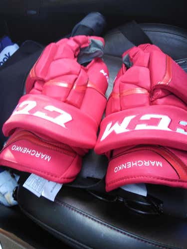 New CCM Gloves Senior