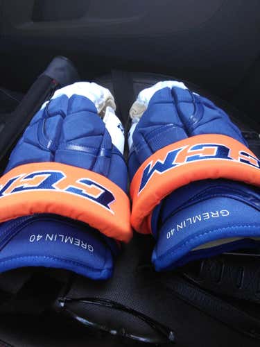 New CCM HG12 Gloves Senior Pro Stock