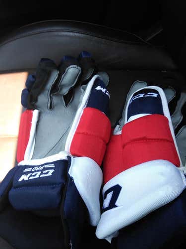 New CCM HGTKPP Gloves Senior Pro Stock