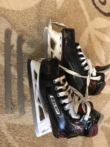 Bauer Goalie Skates Junior Size 3.5