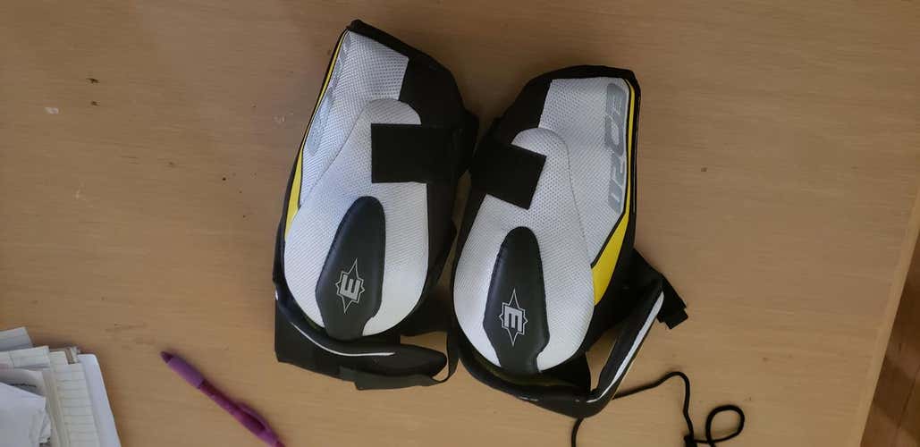 Easton EQ20 large elbow pads