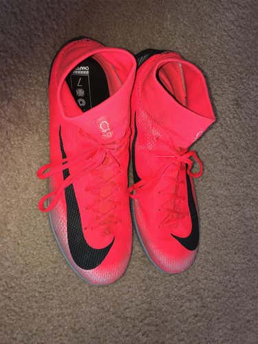 CR7 Cleats WILL ACCEPT ALL OFFERS!!!