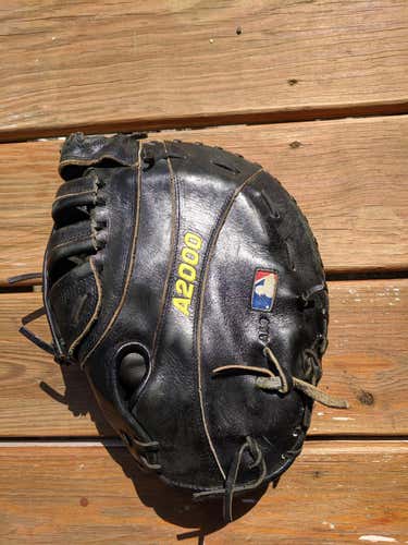 Wilson A2000 First Base Mitt 12 inch - Left Throw
