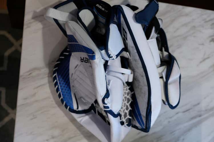 Bauer X900 Goalie Glove & Blocker Regular Intermediate