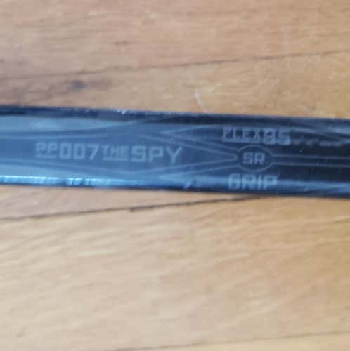 Sher-Wood T90 Hockey Stick Righty Mid Senior 95 flex